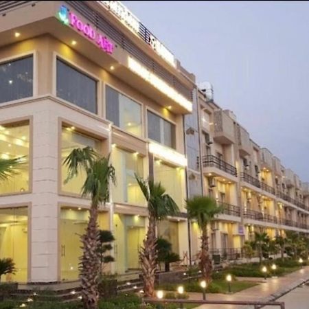 Anandan Citrine Hotel Vrindavan Exterior photo