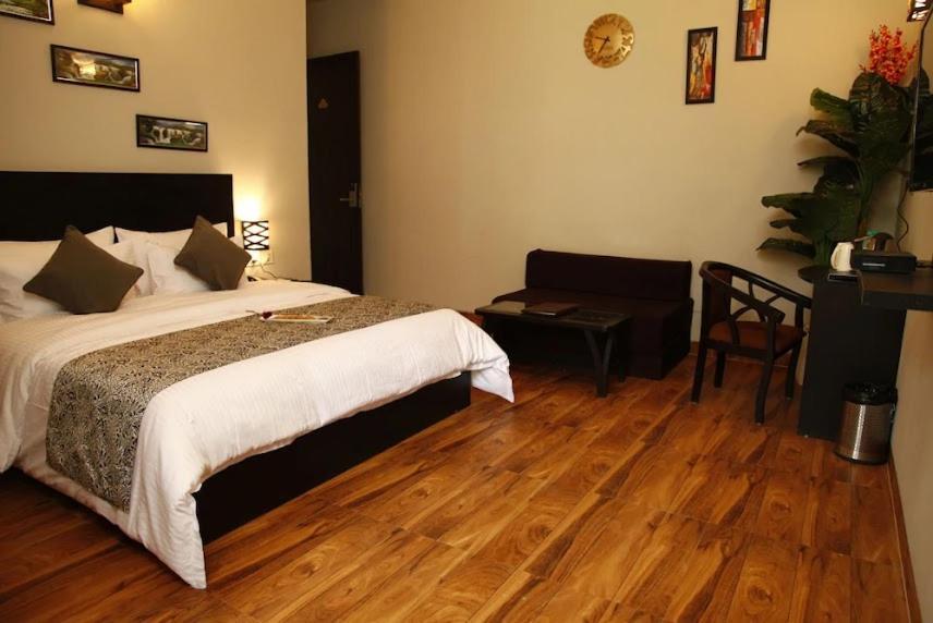 Anandan Citrine Hotel Vrindavan Exterior photo